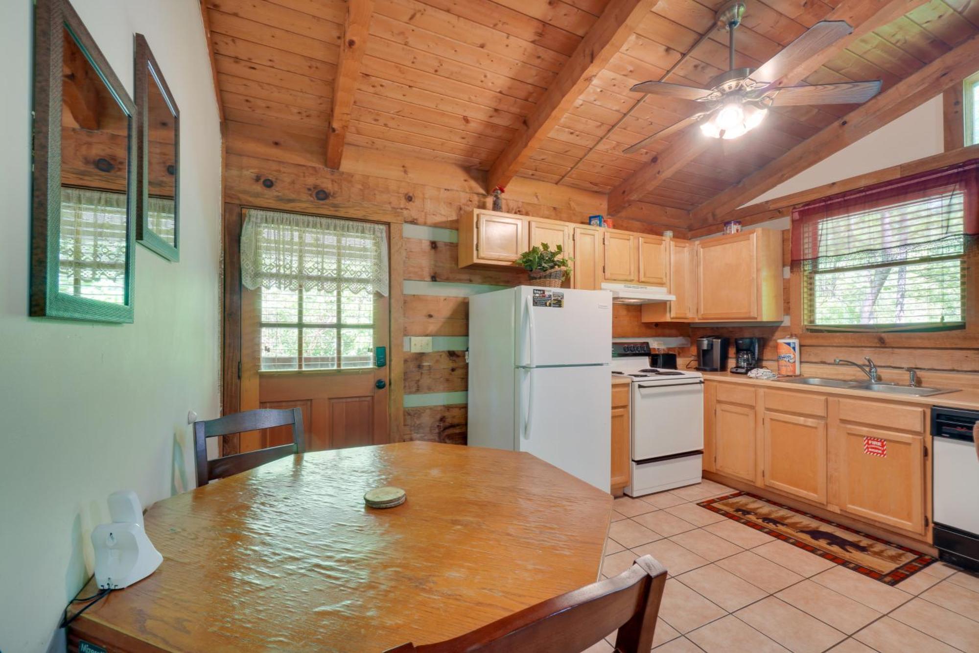 Gatlinburg Cabin With Hot Tub About 6 Mi To Downtown! Exterior photo