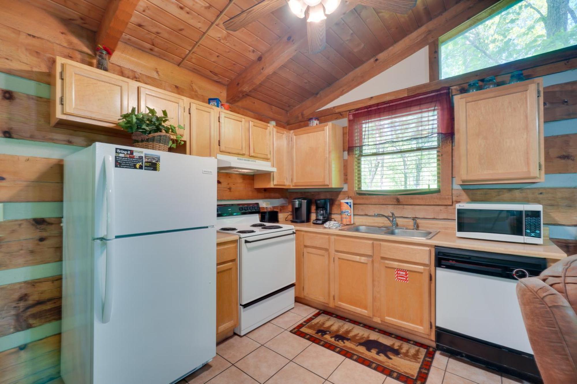 Gatlinburg Cabin With Hot Tub About 6 Mi To Downtown! Exterior photo