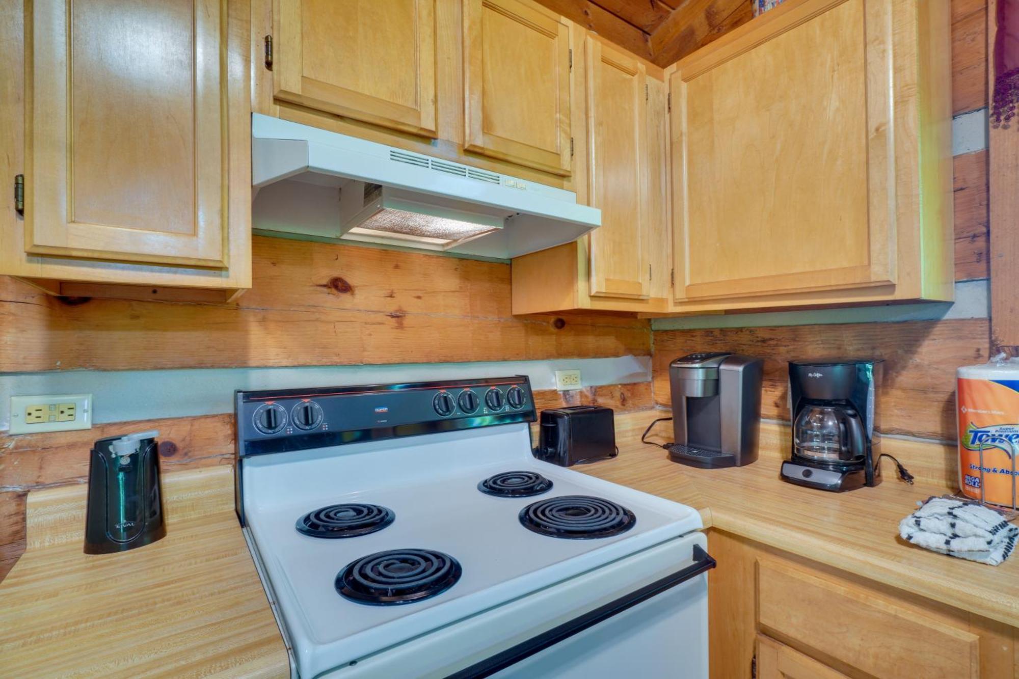 Gatlinburg Cabin With Hot Tub About 6 Mi To Downtown! Exterior photo