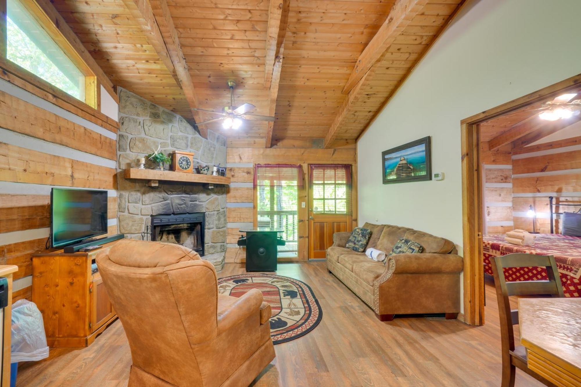 Gatlinburg Cabin With Hot Tub About 6 Mi To Downtown! Exterior photo