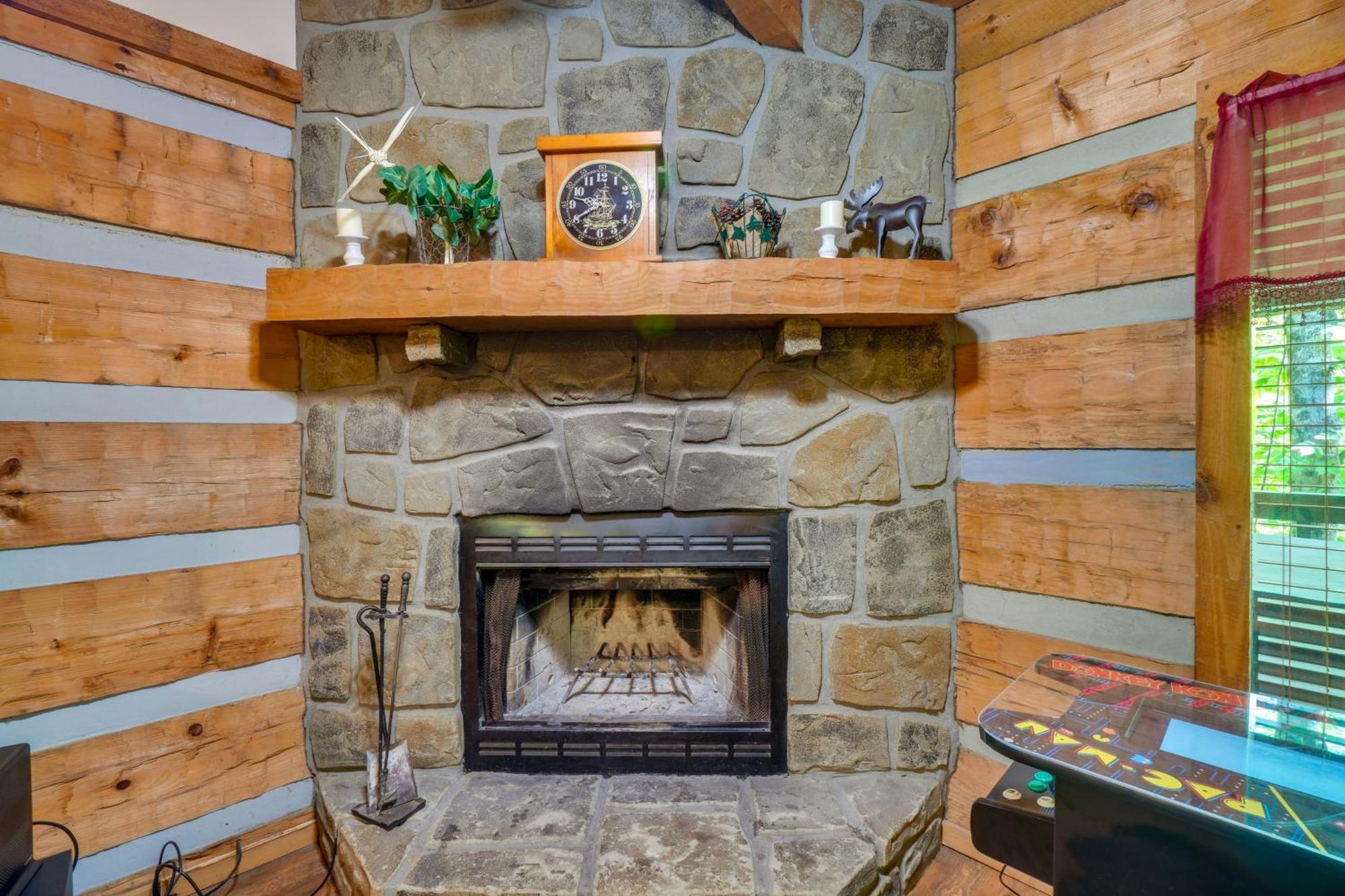 Gatlinburg Cabin With Hot Tub About 6 Mi To Downtown! Exterior photo