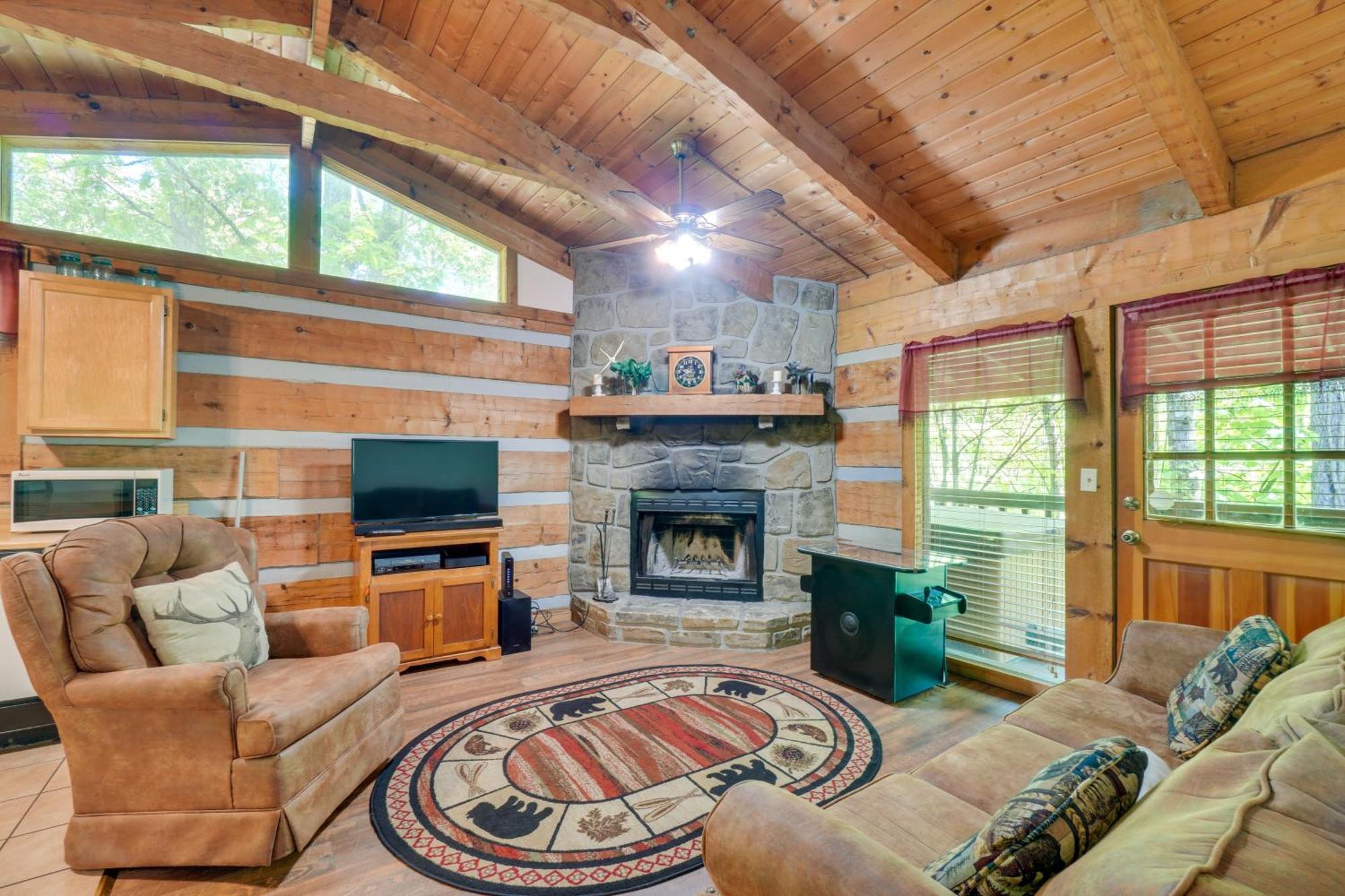 Gatlinburg Cabin With Hot Tub About 6 Mi To Downtown! Exterior photo